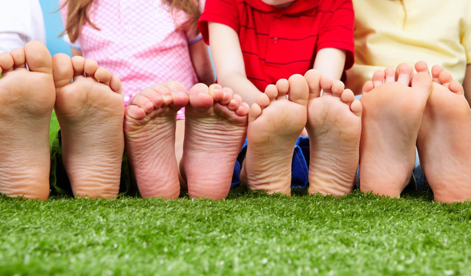Příčiny plochých nohou u dětí a čeho se vyvarovat při koupi prvních dětských botiček
