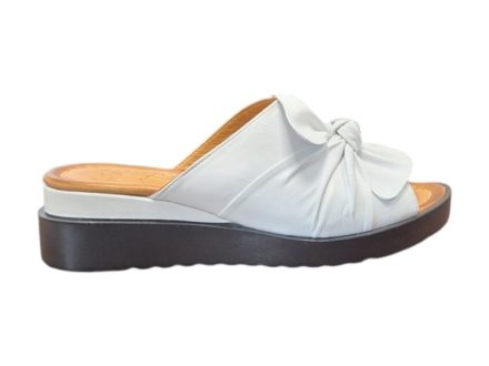 Obrázek Wild 3783353 White Dámské pantofle